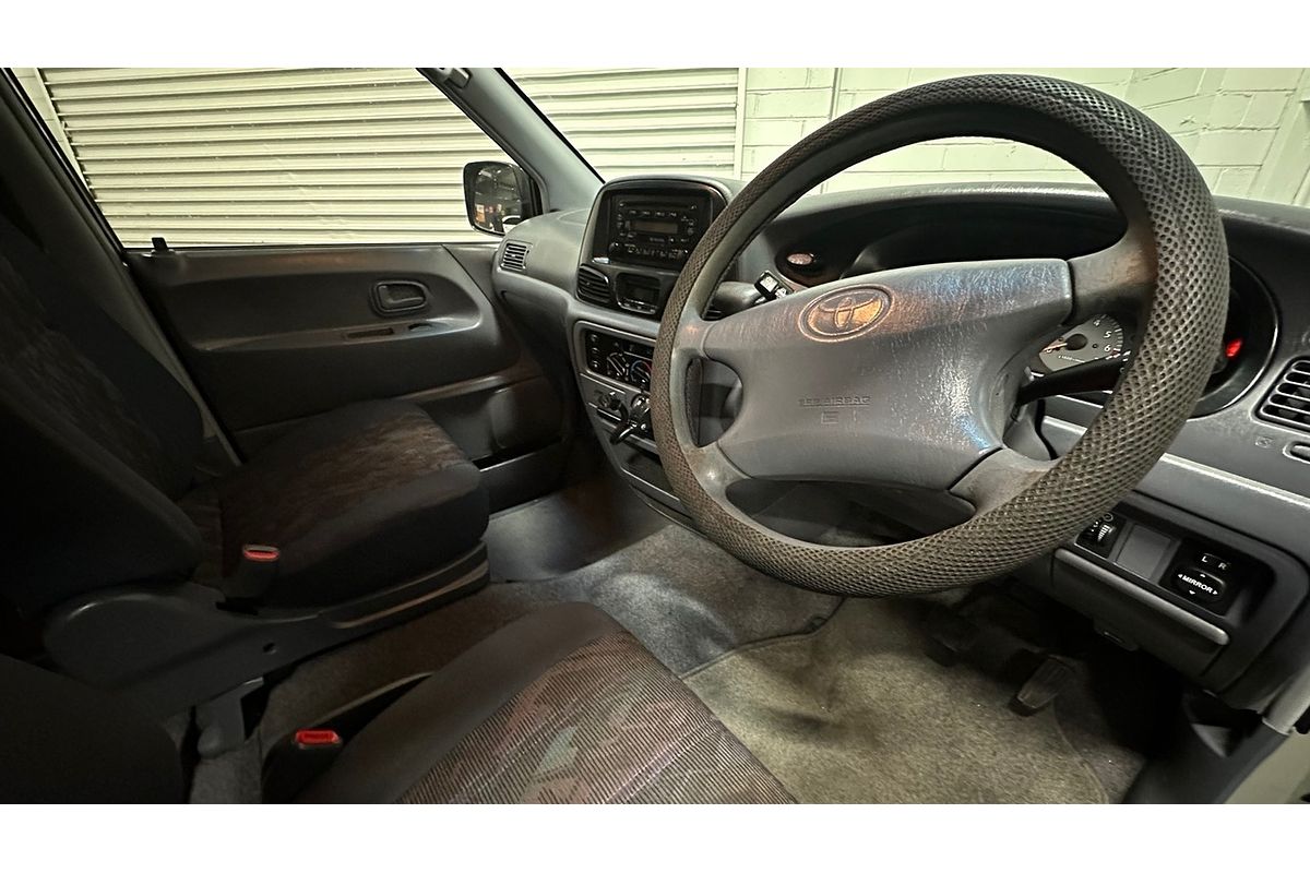 2001 Toyota Spacia SR40R