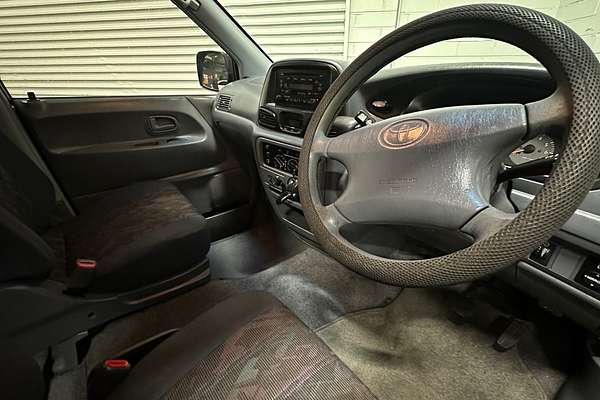 2001 Toyota Spacia SR40R