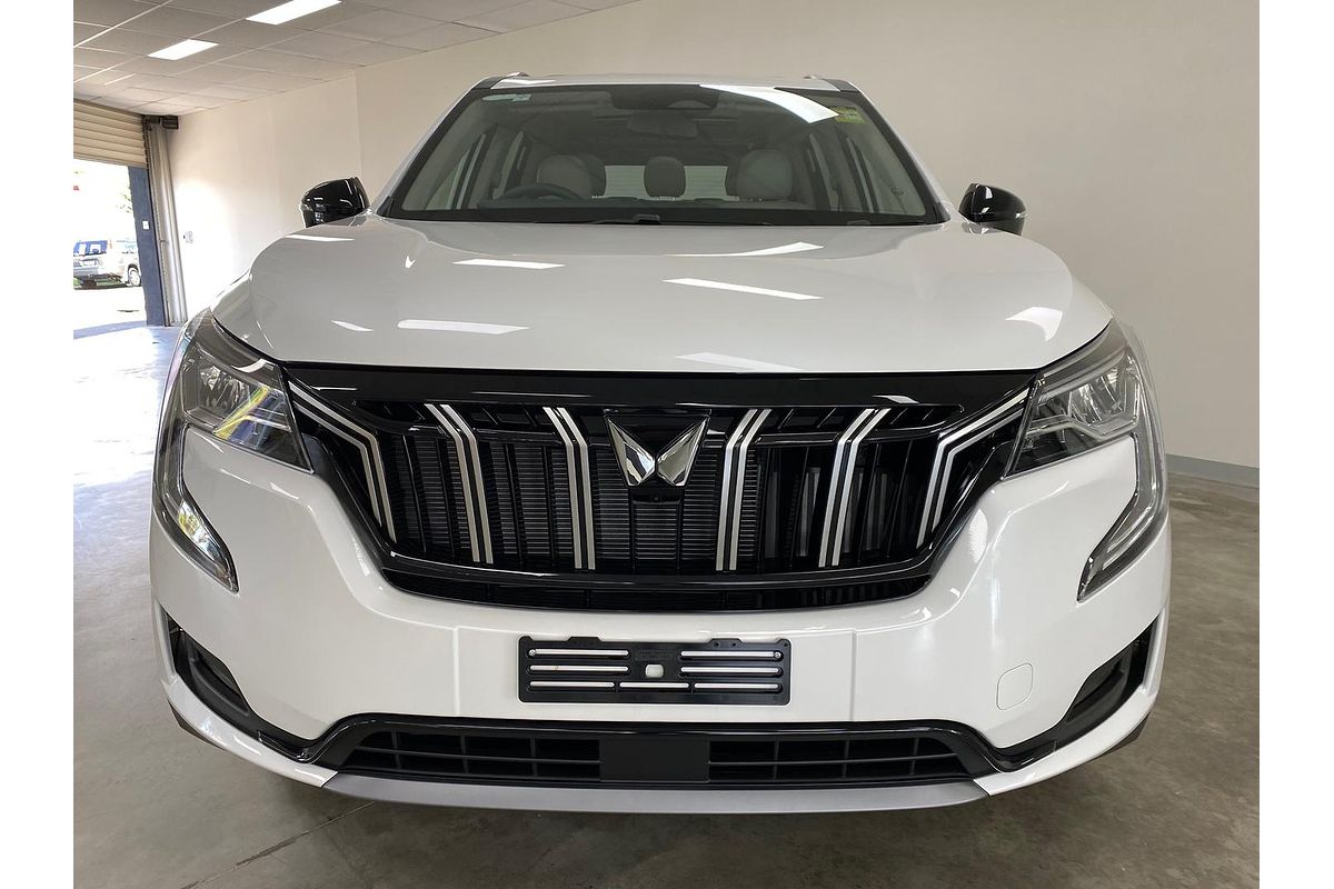 2024 Mahindra XUV700 AX7L