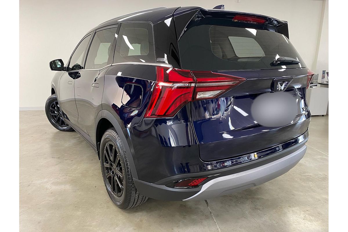 2024 Mahindra XUV700 AX7L