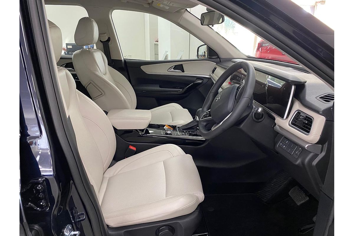 2024 Mahindra XUV700 AX7L
