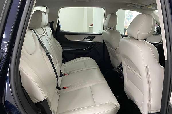 2024 Mahindra XUV700 AX7L