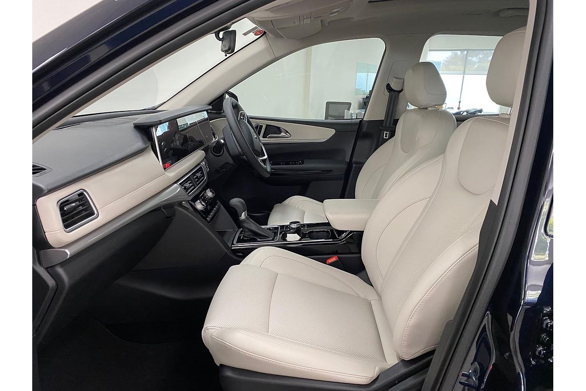 2024 Mahindra XUV700 AX7L
