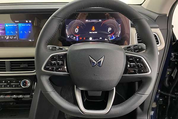2024 Mahindra XUV700 AX7L