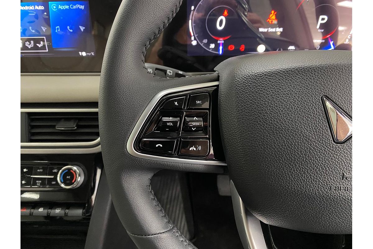 2024 Mahindra XUV700 AX7L