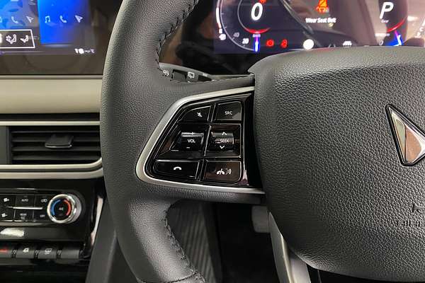2024 Mahindra XUV700 AX7L