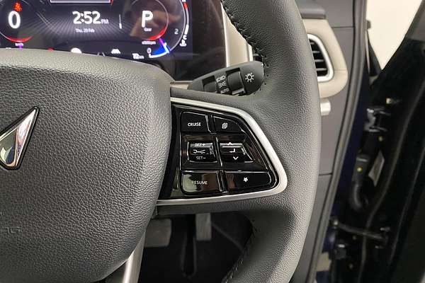 2024 Mahindra XUV700 AX7L