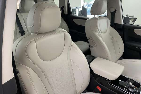 2024 Mahindra XUV700 AX7L