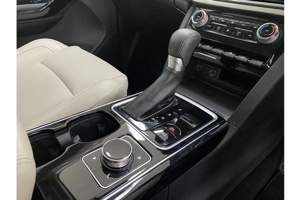 2024 Mahindra XUV700 AX7L