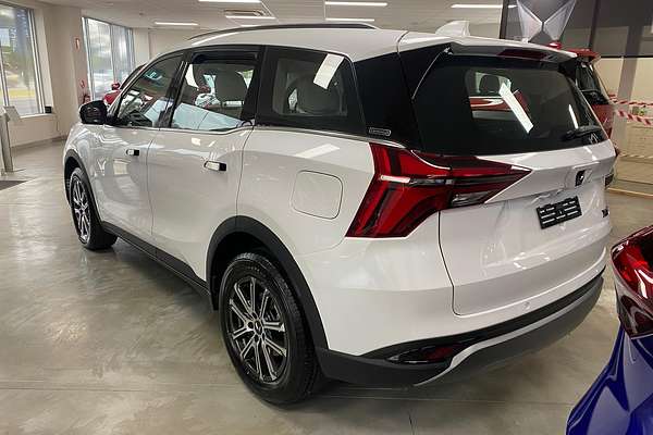 2024 Mahindra XUV700 AX7L