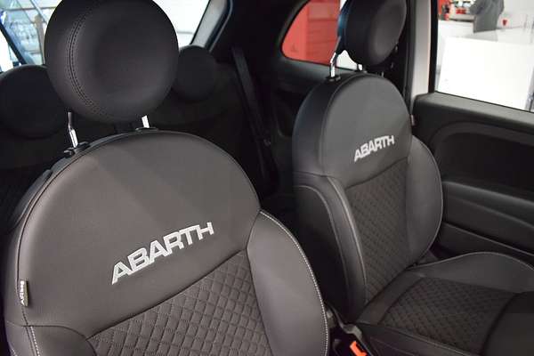 2023 Abarth 695 Competizione
