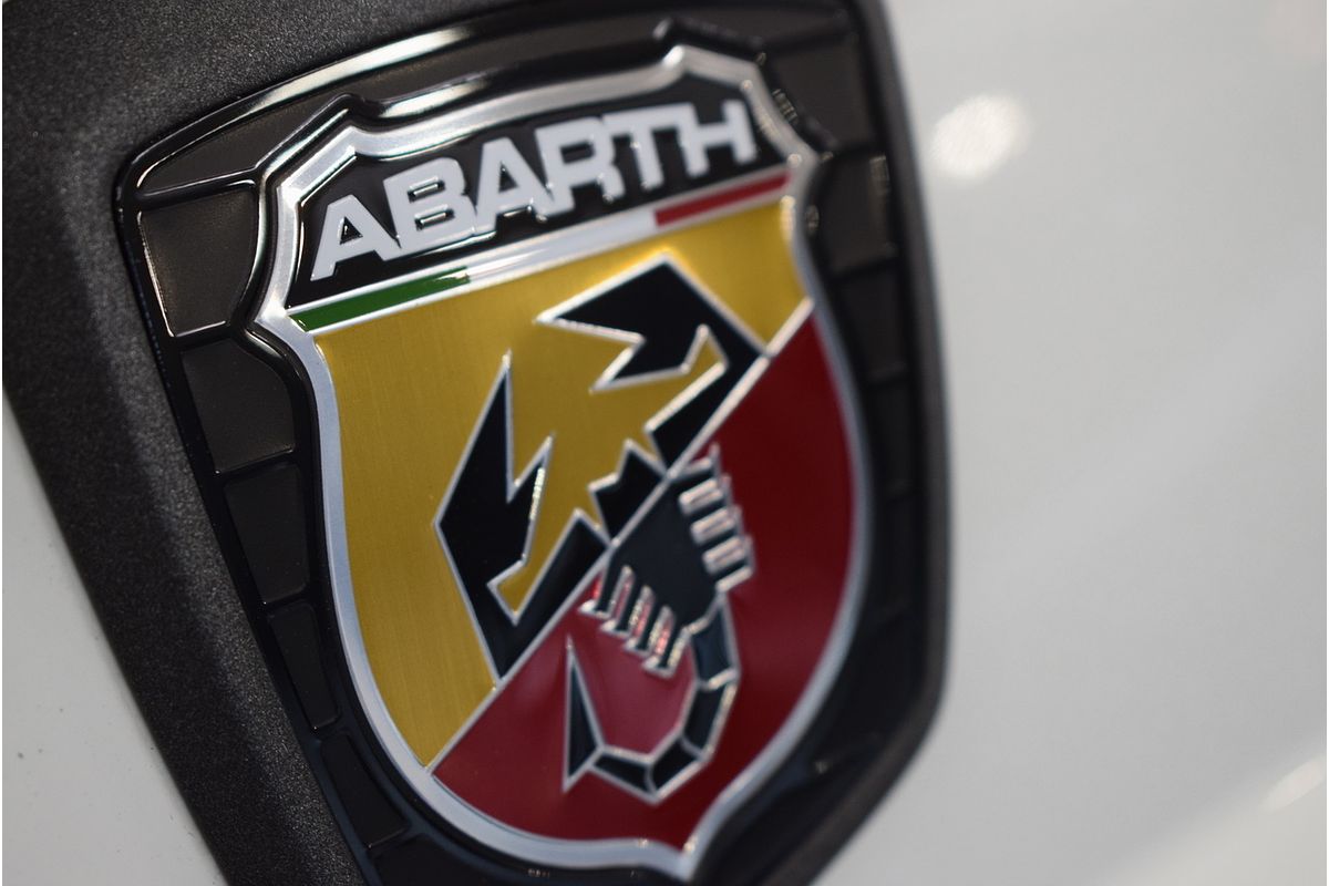 2023 Abarth 695 Competizione