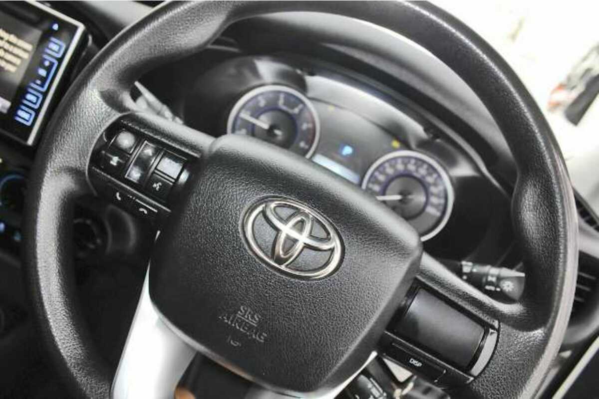 2019 Toyota HILUX SR DUAL CAB GUN126R