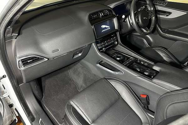 2020 Jaguar F-PACE 20d Chequered Flag X761