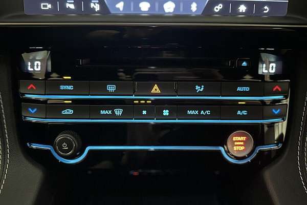 2020 Jaguar F-PACE 20d Chequered Flag X761