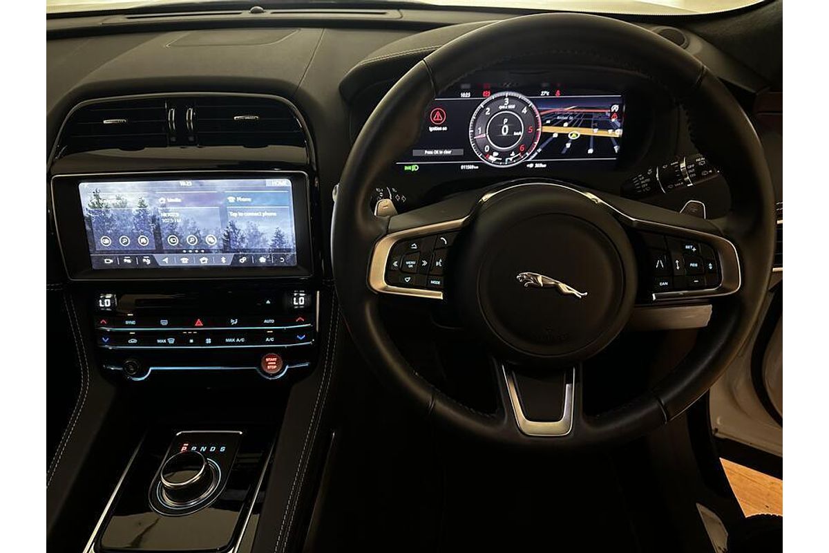 2020 Jaguar F-PACE 20d Chequered Flag X761