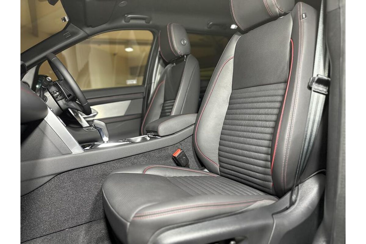 2022 Land Rover Discovery Sport P250 R-Dynamic SE L550