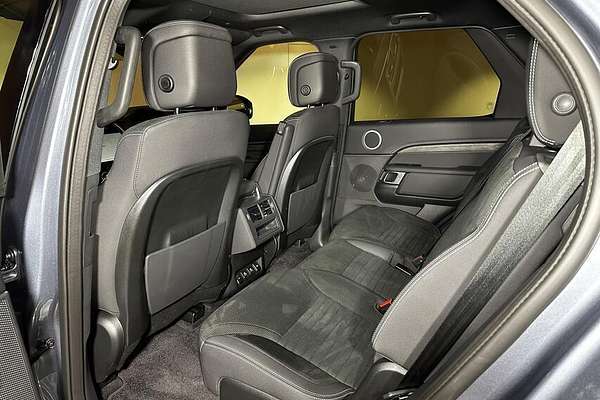 2021 Land Rover Discovery D300 R-Dynamic SE Series 5