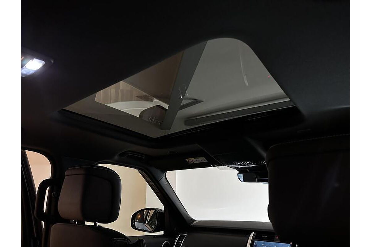 2021 Land Rover Discovery D300 R-Dynamic SE Series 5