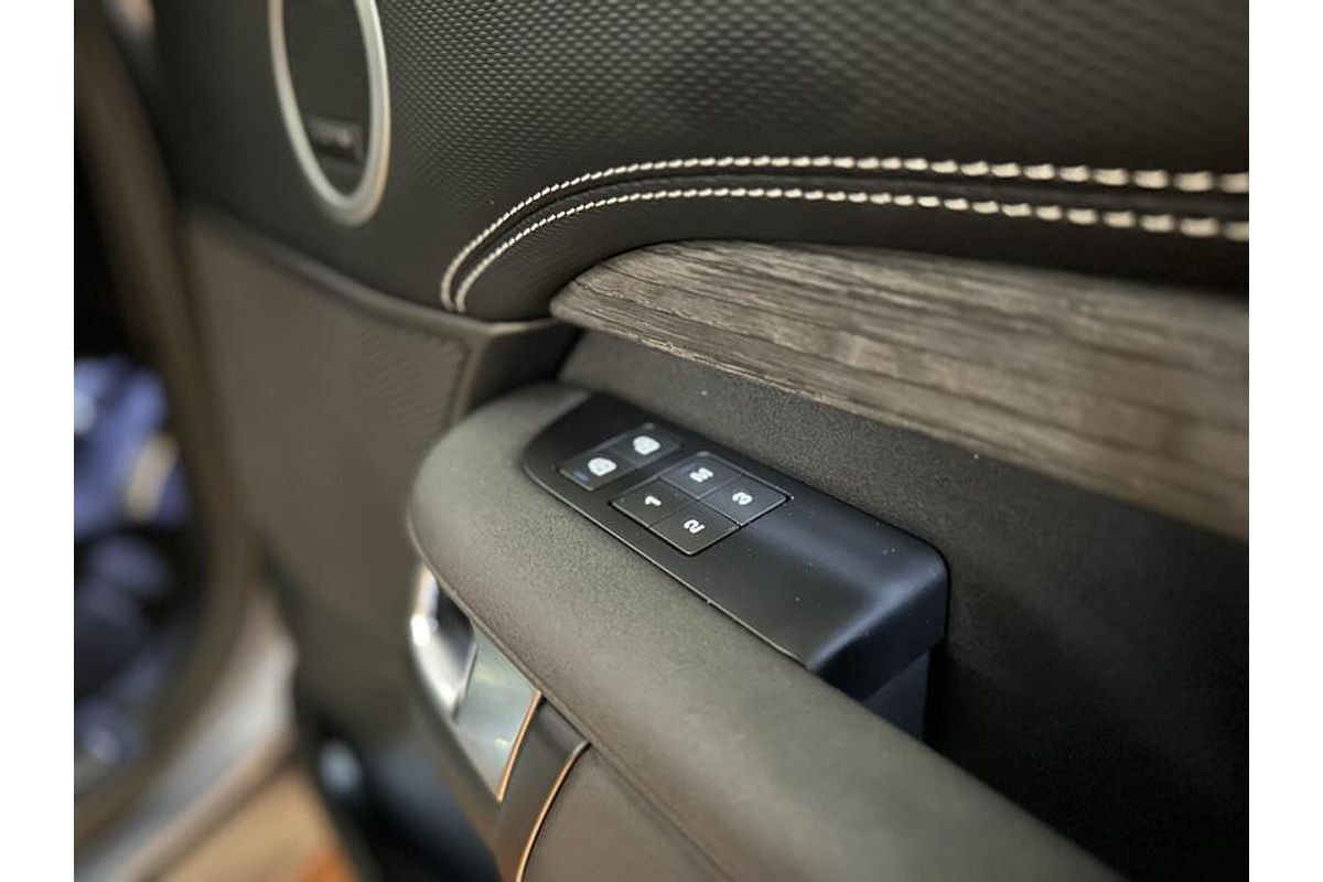 2021 Land Rover Discovery D300 R-Dynamic SE Series 5