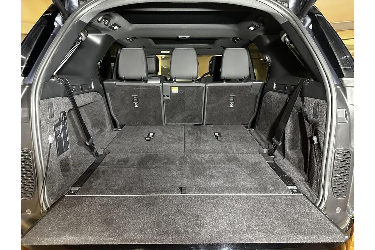 2021 Land Rover Discovery D300 R-Dynamic SE Series 5