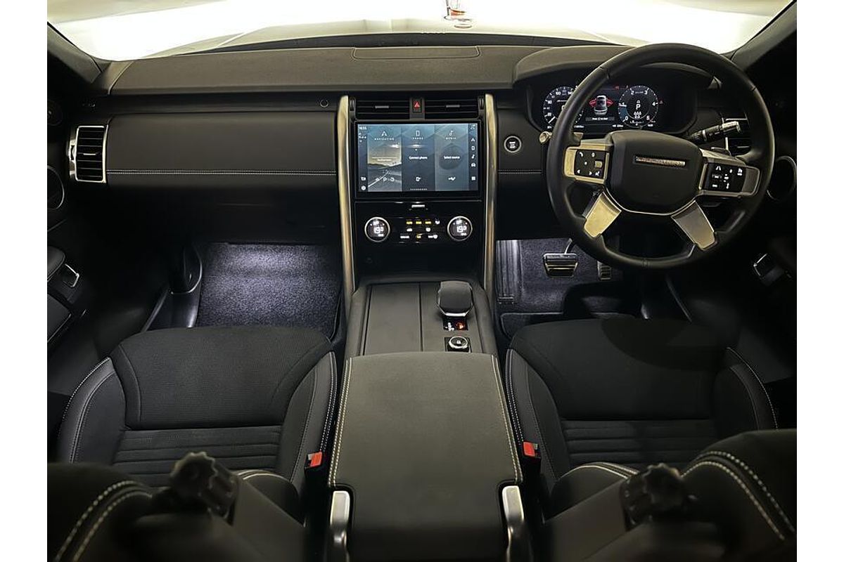 2021 Land Rover Discovery D300 R-Dynamic SE Series 5