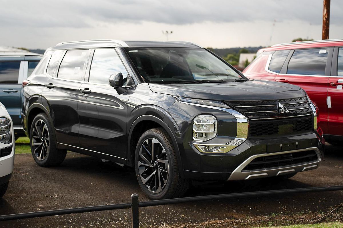 2023 Mitsubishi Outlander Exceed ZM