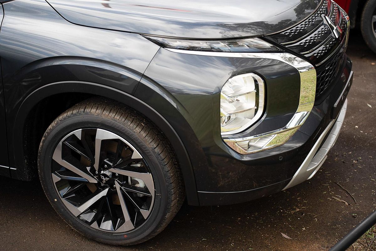 2023 Mitsubishi Outlander Exceed ZM