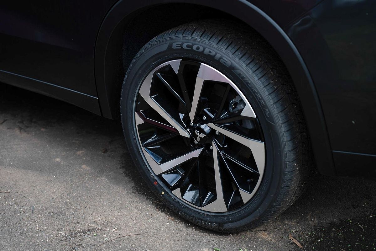 2023 Mitsubishi Outlander Exceed ZM