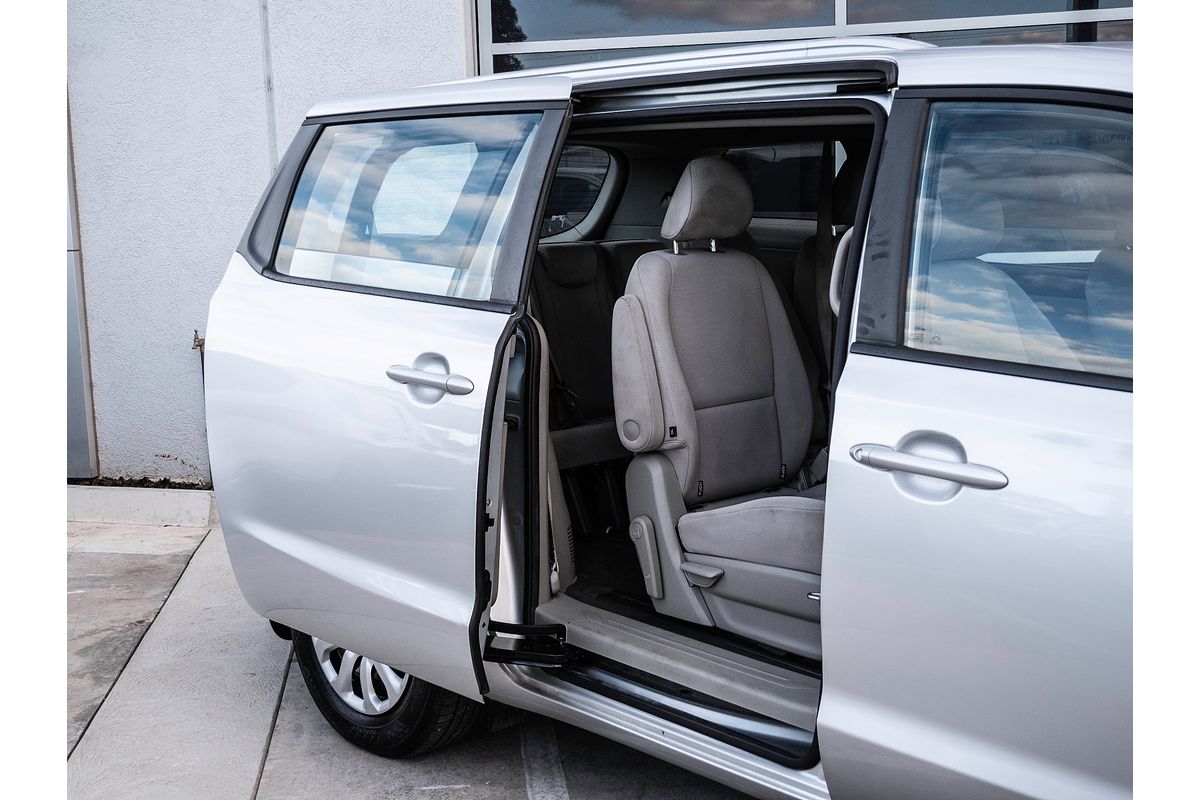 2015 Kia Carnival S YP