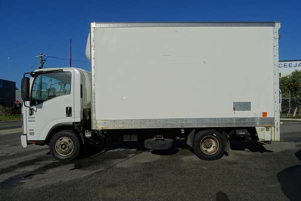 2010 Isuzu N Series NPR 200/275 4x2