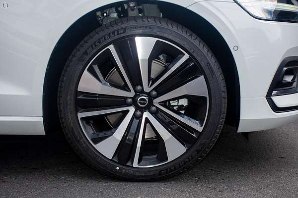 2024 Volvo S60 Ultimate B5 Bright