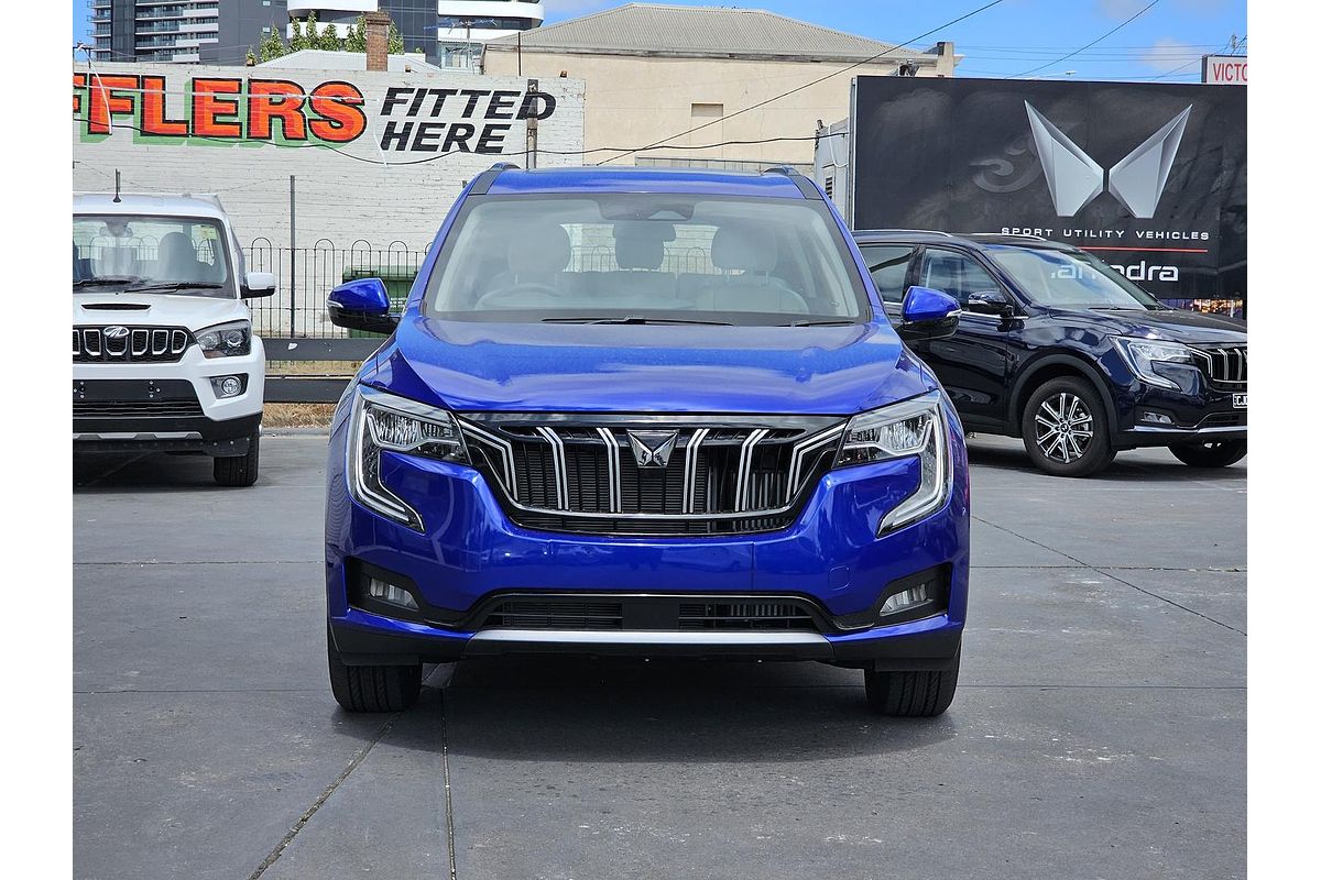 2023 Mahindra XUV700 AX7