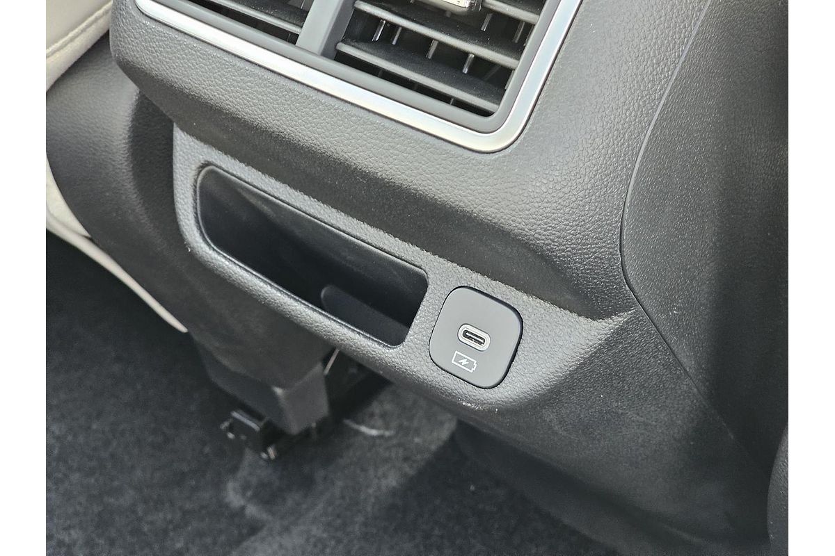 2023 Mahindra XUV700 AX7