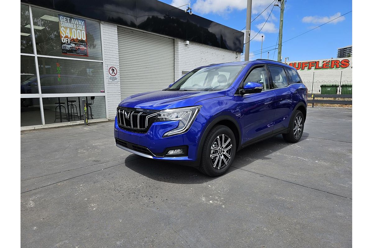 2023 Mahindra XUV700 AX7