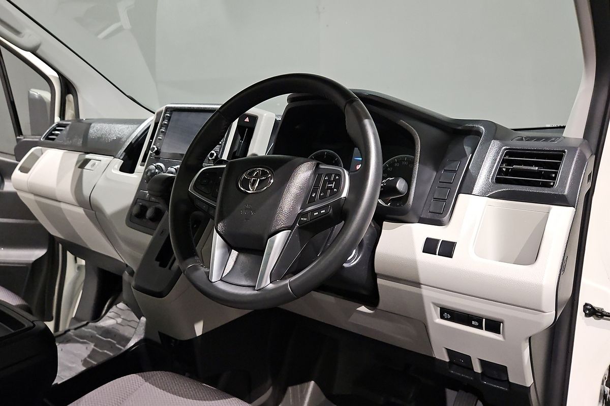 2022 Toyota Hiace Commuter GDH322R
