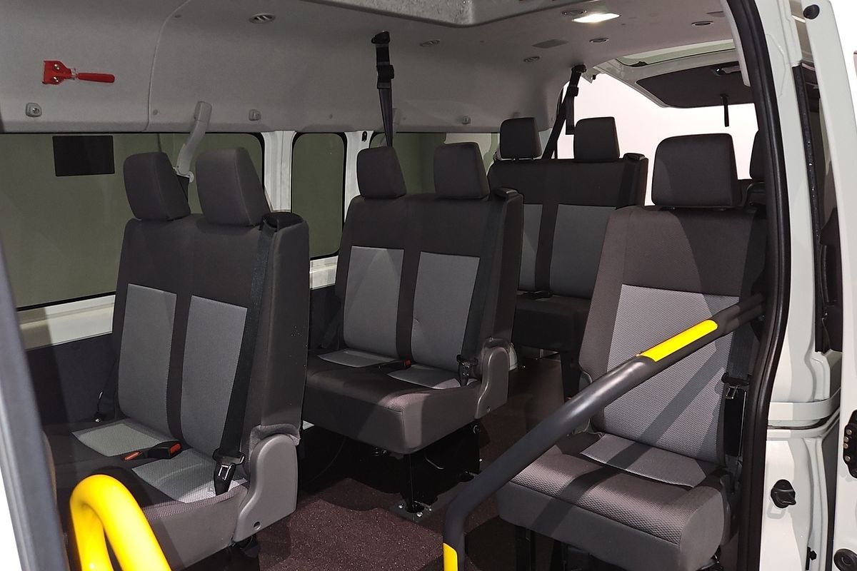 2022 Toyota Hiace Commuter GDH322R