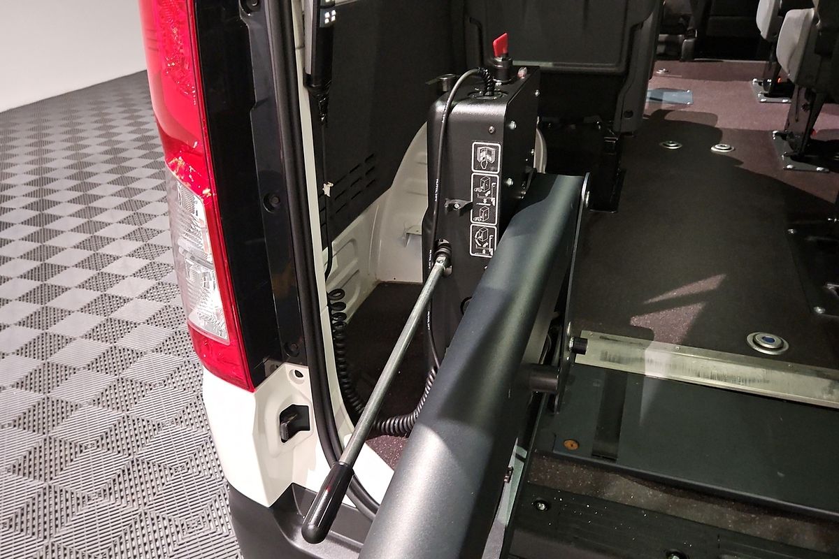 2022 Toyota Hiace Commuter GDH322R