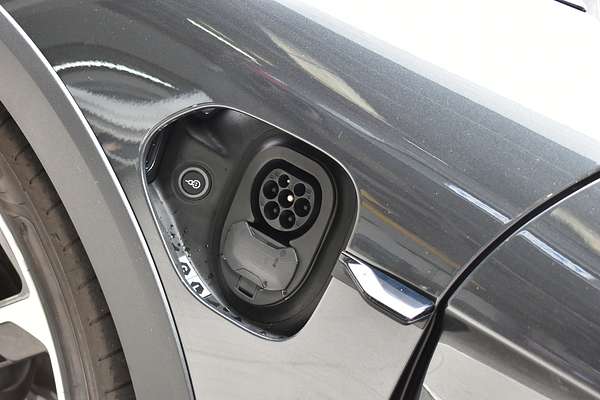 2023 Porsche Taycan 4S Y1B