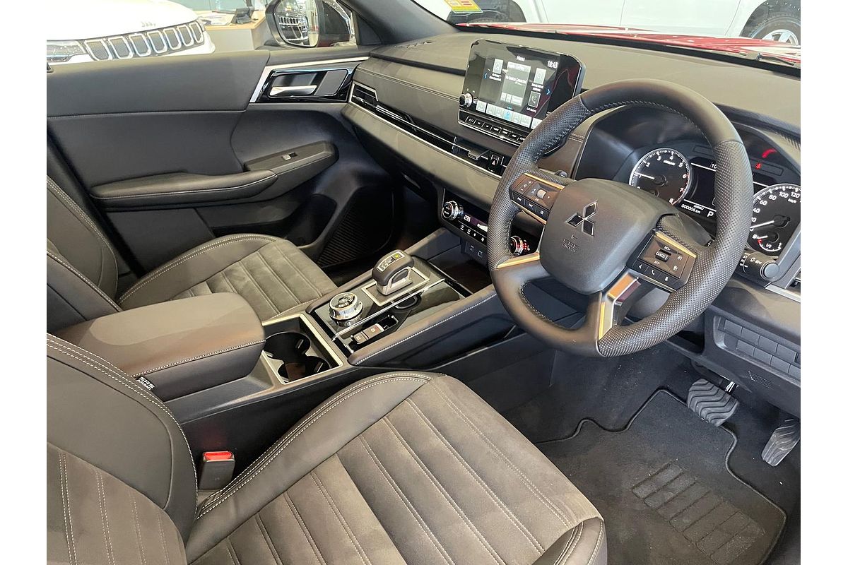 2024 Mitsubishi Outlander Black Edition ZM