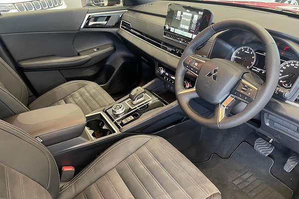 2024 Mitsubishi Outlander Black Edition ZM