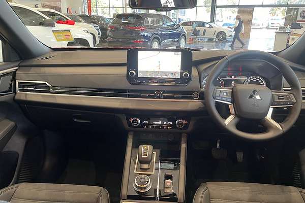 2024 Mitsubishi Outlander Black Edition ZM
