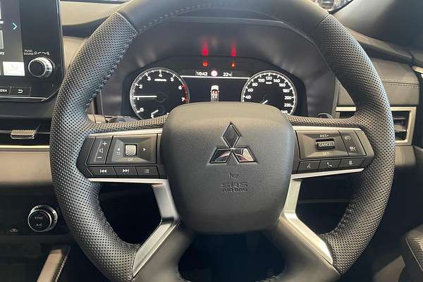 2024 Mitsubishi Outlander Black Edition ZM