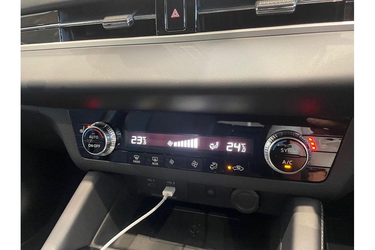 2024 Mitsubishi Outlander Black Edition ZM