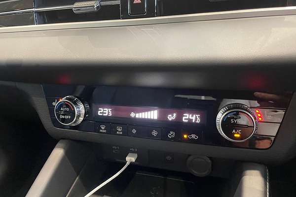 2024 Mitsubishi Outlander Black Edition ZM