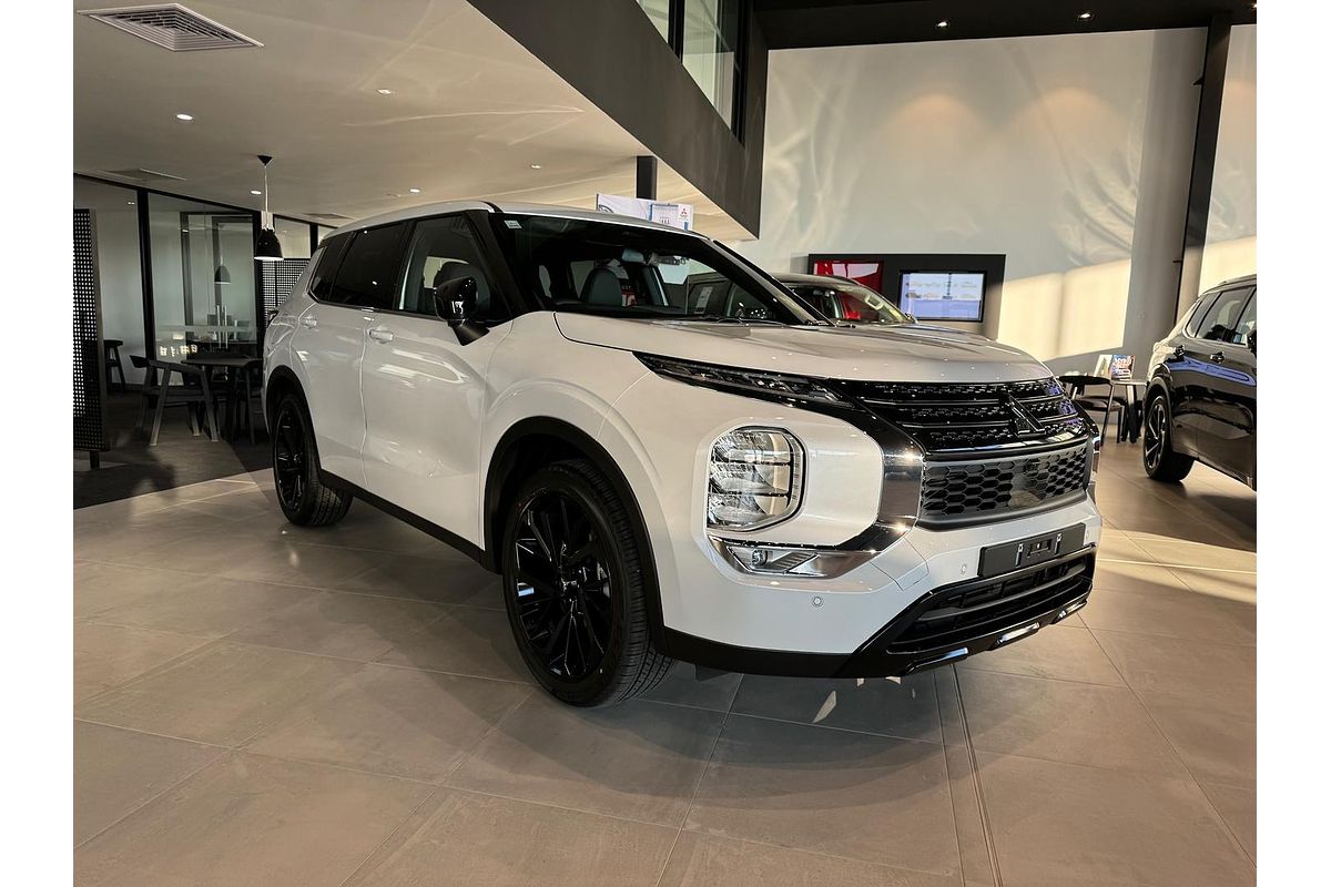 2025 Mitsubishi Outlander Black Edition ZM