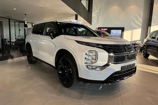 2025 Mitsubishi Outlander Black Edition ZM