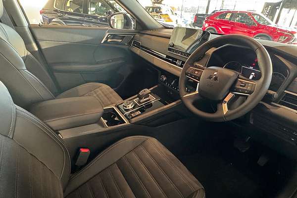 2025 Mitsubishi Outlander Black Edition ZM