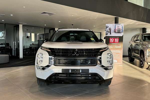 2025 Mitsubishi Outlander Black Edition ZM