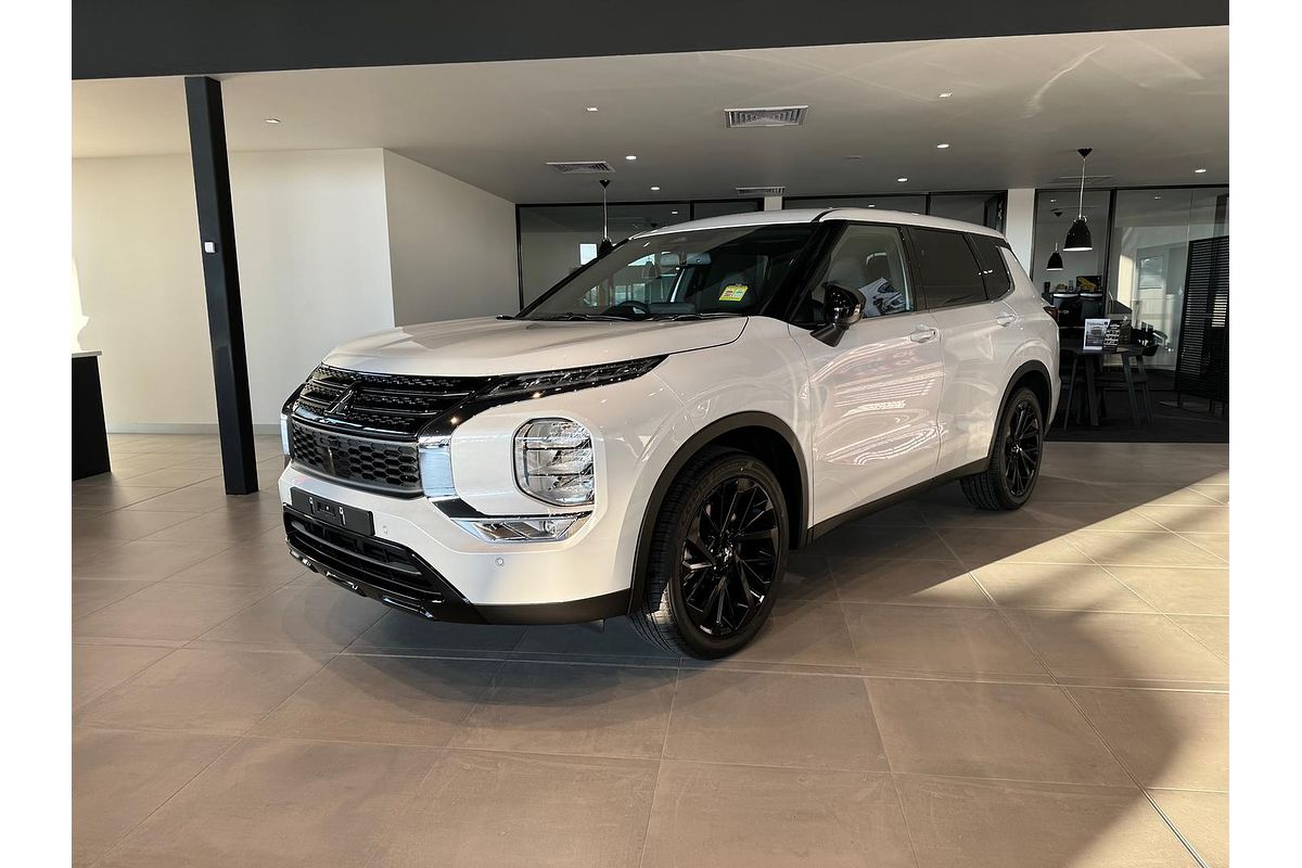 2025 Mitsubishi Outlander Black Edition ZM
